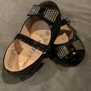 EUC Baby Girl Size 6 Olive and Edie Patent Black Mary Jane with Rhinestone Bow